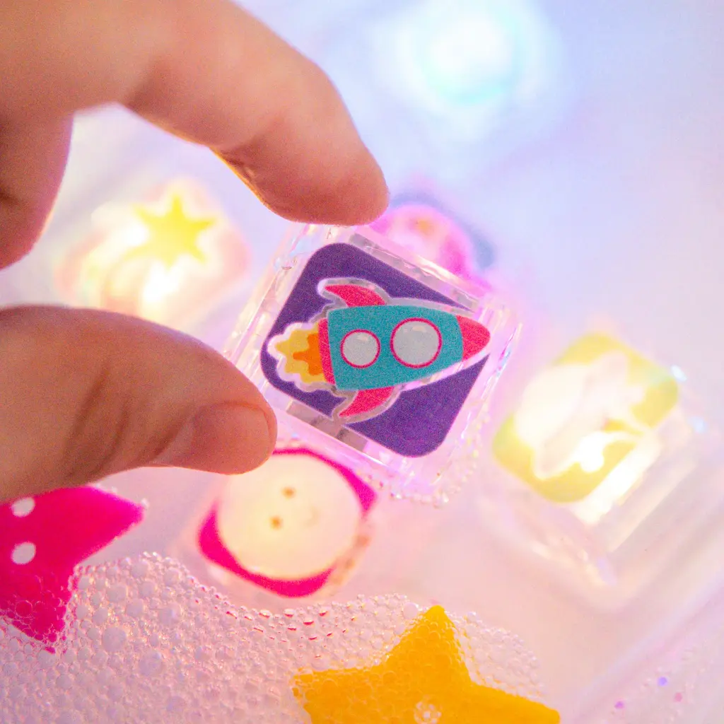 Light - Up Cubes 6 Pack