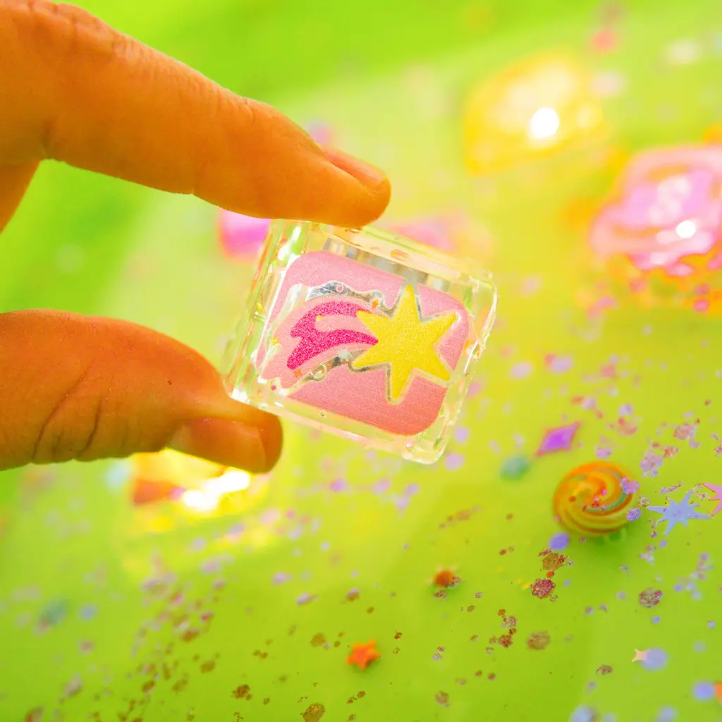 Light - Up Cubes 6 Pack